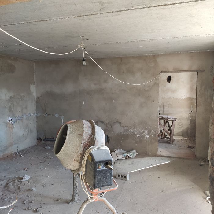 Продається 4-х кімнатна квартира 120м2, центр міста, 3 поверх, середин