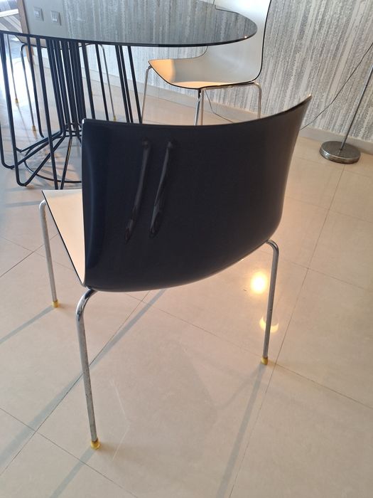 Mesa e cadeiras de sala jantar