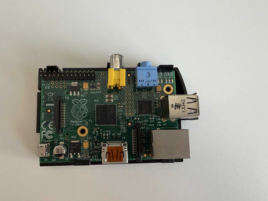 Raspberry Pi 1 + WiFi + pilot + karta 4GB