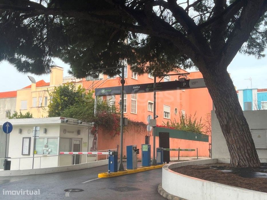 Apartamento T1+1, versátil, com vista desafogada em Campo de Ouriqu...