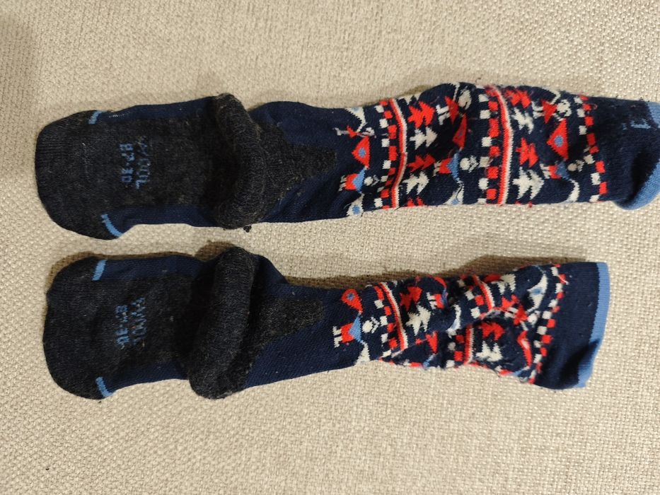 Zestaw zimowy WEDZE (Decathlon)  czapka z pomponem oraz skarpety narci