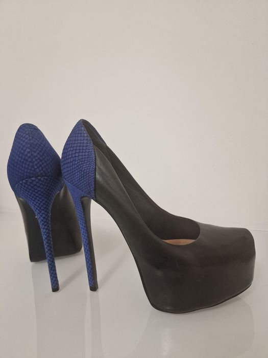 Sprzedam szpilki KAZAR czarno chabrowe