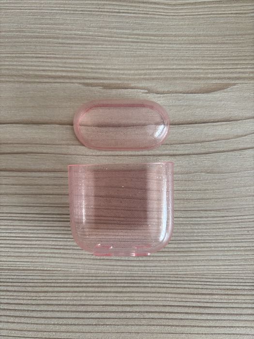 Продам 2 чохла  на Airpods 2