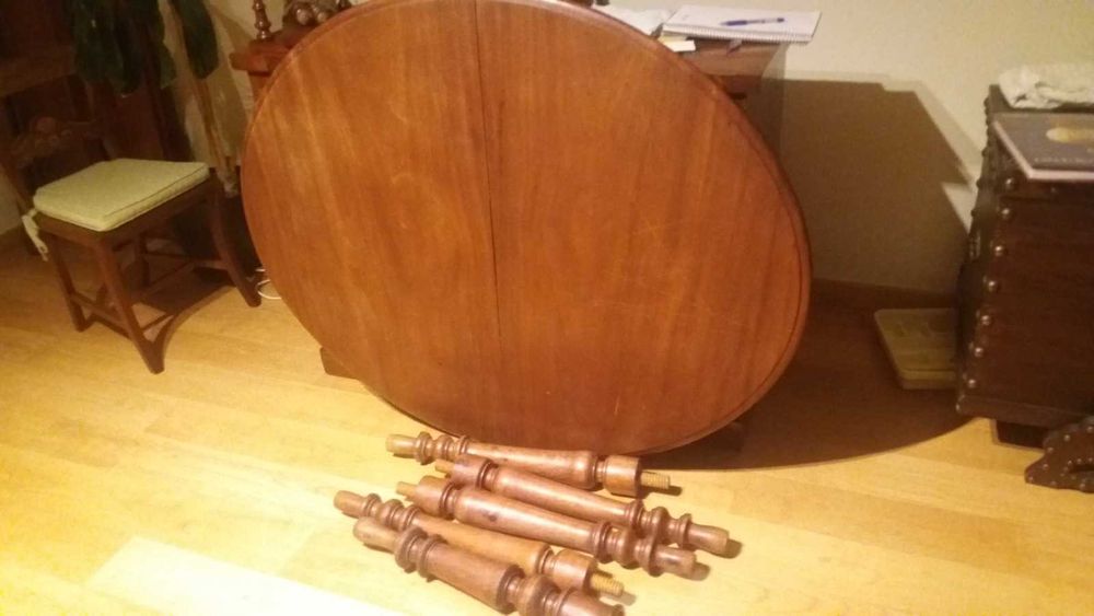 Mesa de jantar victoriana com seis cadeiras