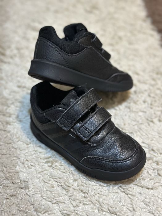 Оригінальні дитячі кросівки adidas tensaur 25 розмір б/в на липучках (16см устілка)