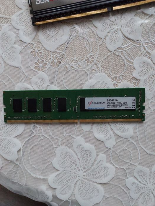 Продаю 2 планки ddr4 4gb