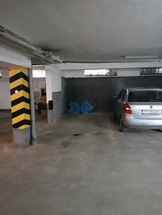 Parking pod blokiem Błażeja 4DEF