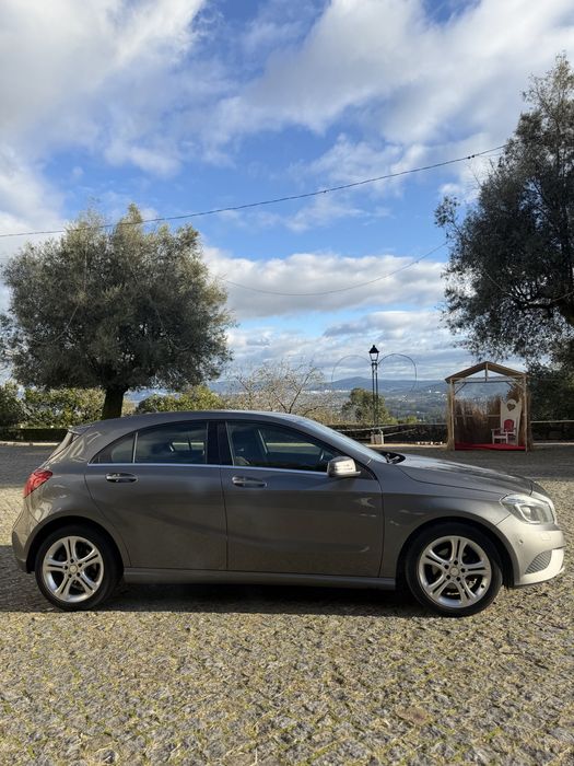 Mercedes-Benz Classe A180d Automático 2013