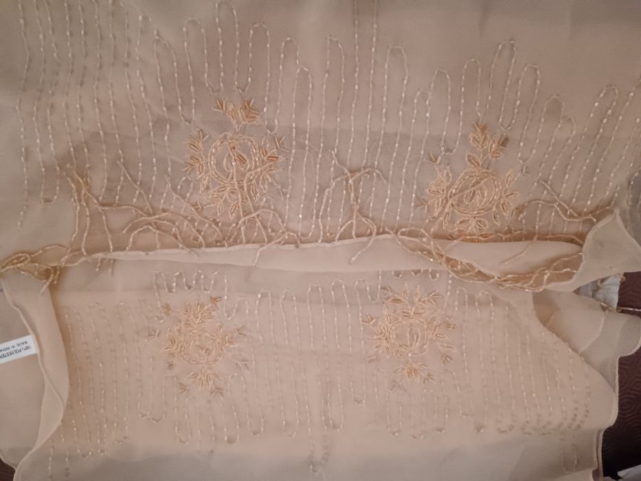 Conjunto de echarpe e bolsa
É nova, mas não se reparou e uma alça teve