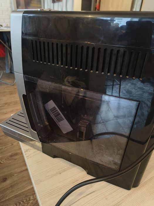 Кавомашина Delonghi Dinamica.