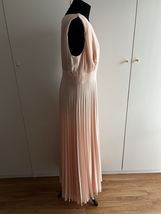 Piękna  okazjonalna sukienka pudrowy róż