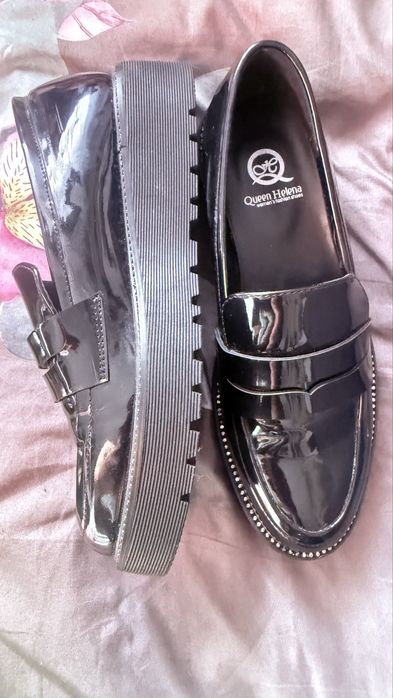 Buty damskie czarne lakierowane