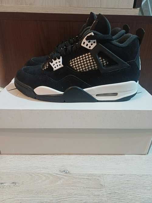 AJ4_Retro_White_Thunder 40