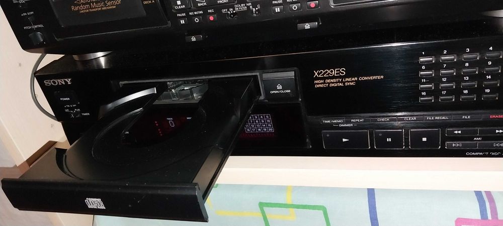 Програвач СD - Серія ES - Sony CDP-X229ES.