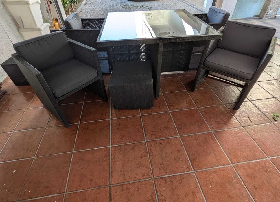 Conjunto de Mesa e cadeiras de jardim