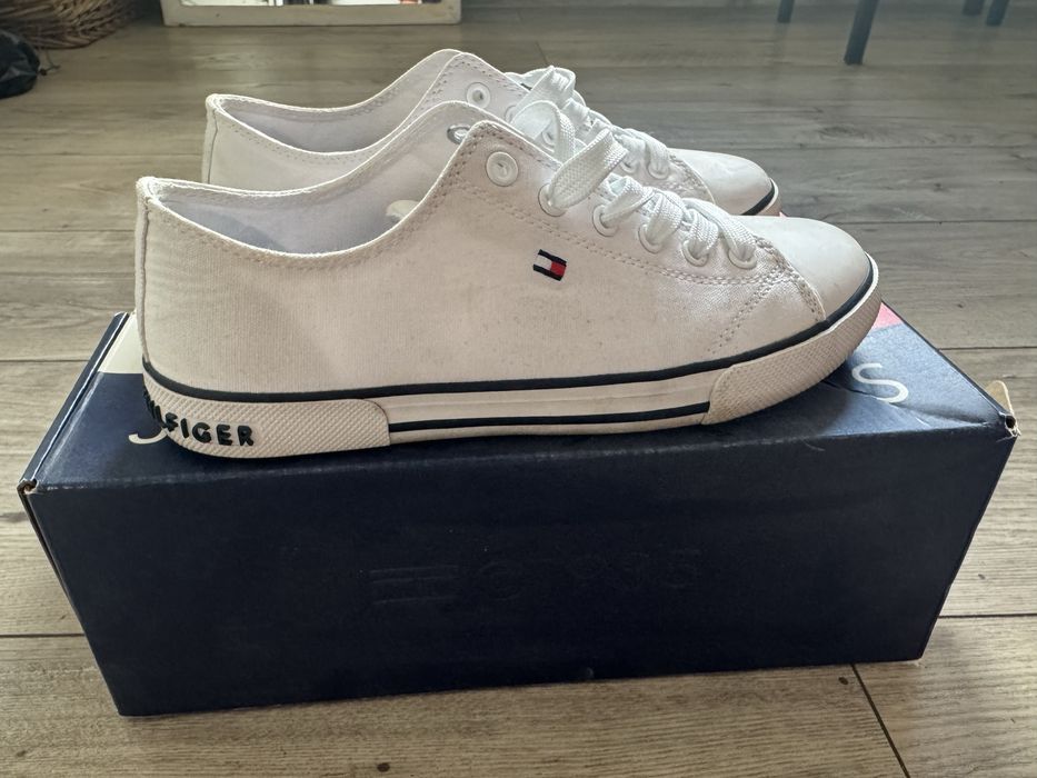 Trampki Tommy Hilfiger biale jak nowe 35