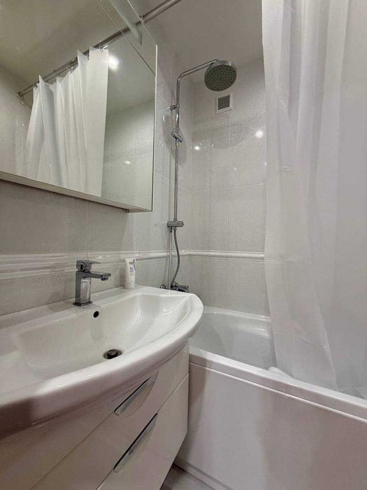 Трикімнатна квартира зайти і жити! Продаж по Є-відновленню!