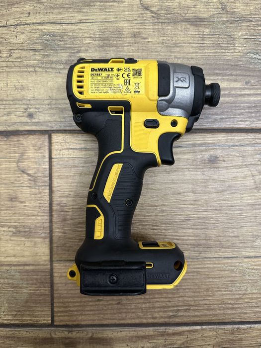 Zakrętarka udarowa DCF887 DeWalt - 2024r. | Maks. moment: 205 Nm.