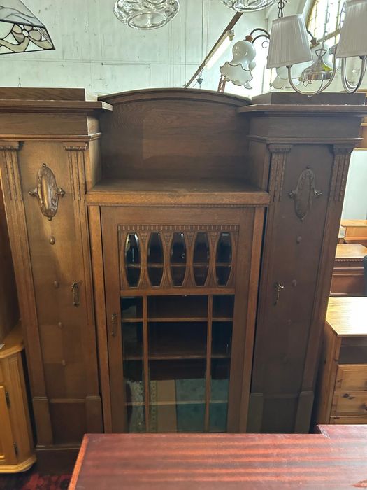 Śliczna zabytkowa biblioteka