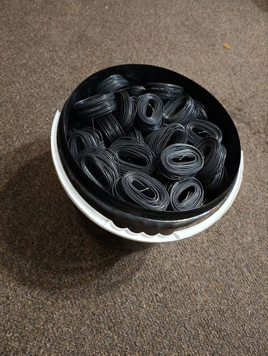 Drut vjzankovy. Wiadro 20 kg.