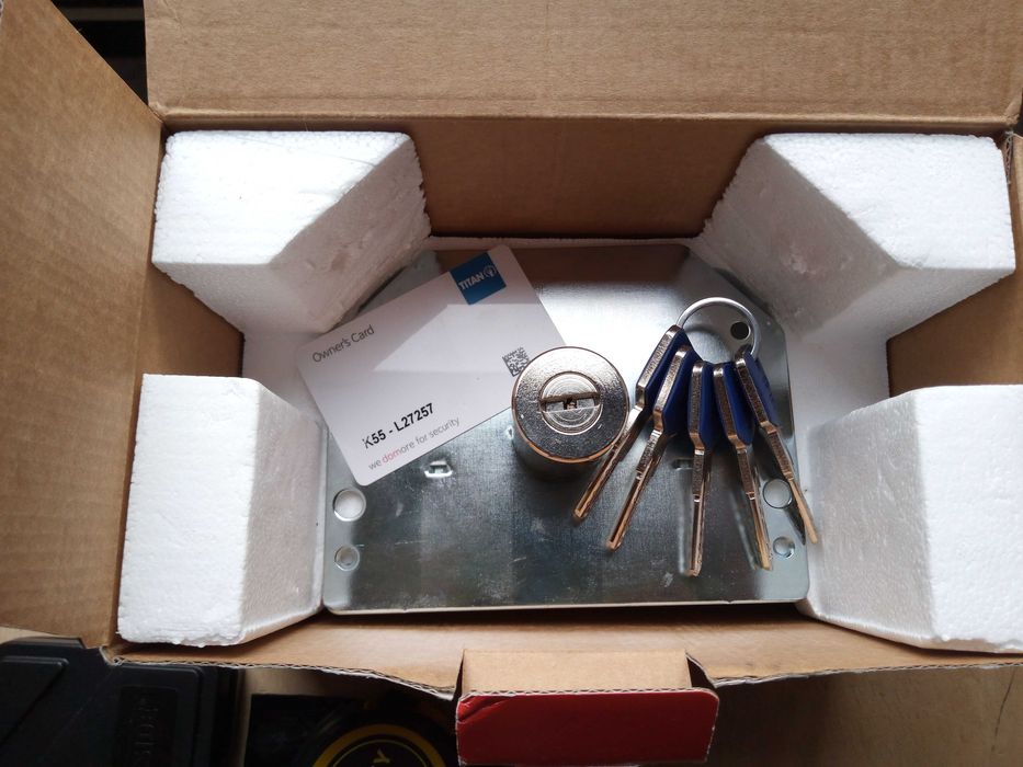 Fechadura como nova, para desocupar.