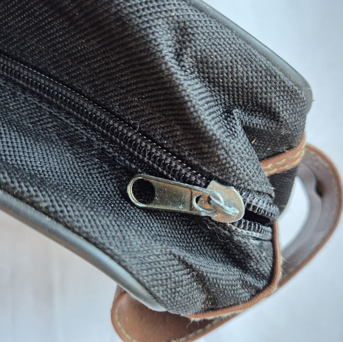 Czarna kosmetyczka męska