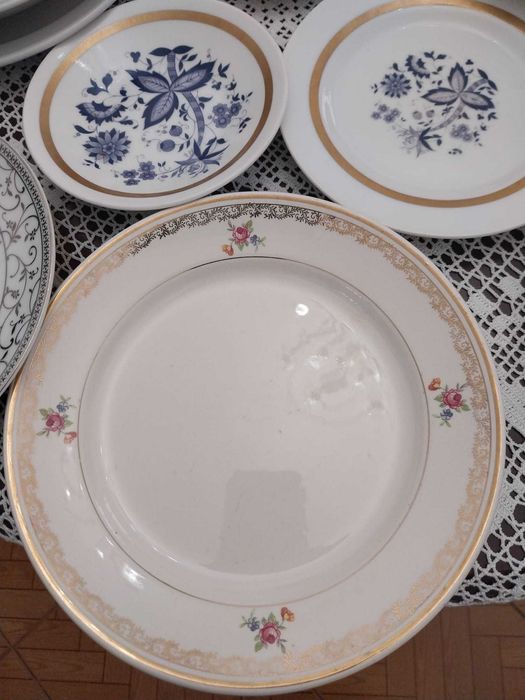 Selling Vintage Tableware437356755136686080
