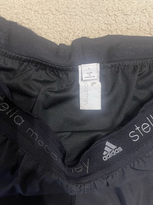 Спортивні шорти Stella McCartney.