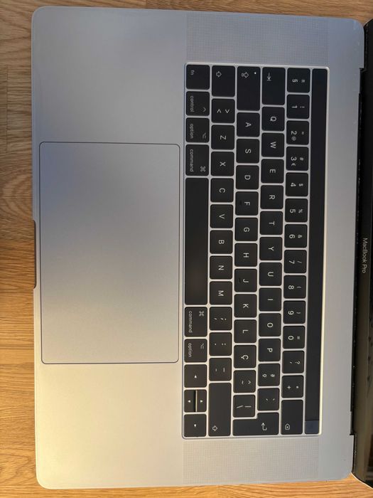 MacBook Pro APPLE Cinzento64283894525570123