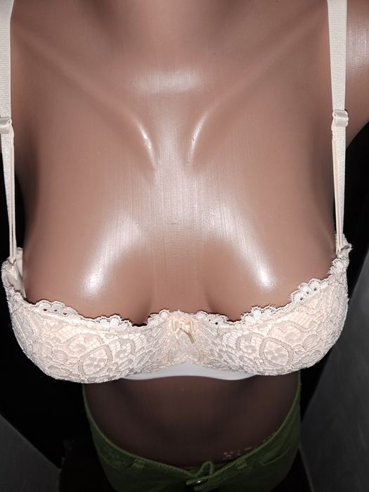 Бюстгалтер балконет