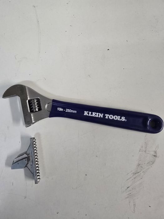 Chave inglesa (klein tools)   Nova, na embalagem