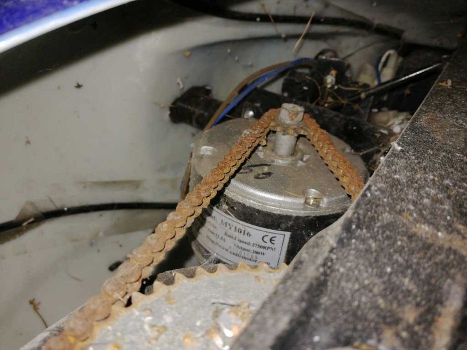 Elektryczna hulajnoga na częśći