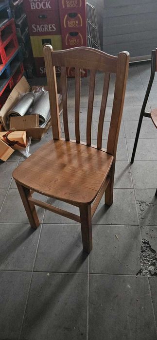 Cadeiras Madeira 150 unidades