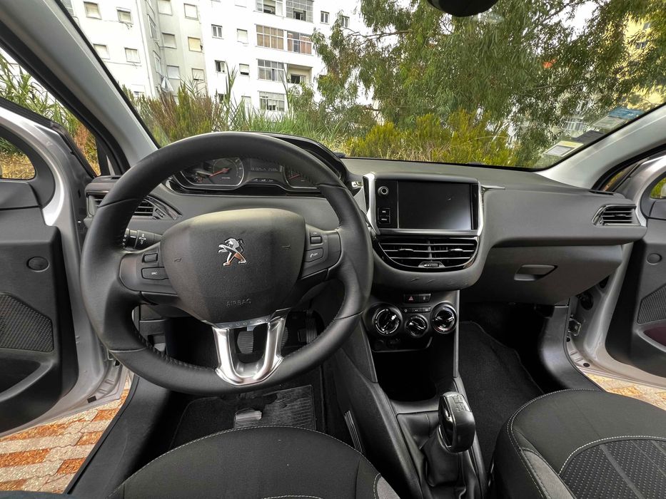 Peugeot 208 Active 1.2 VTi (2014) – Bem estimado