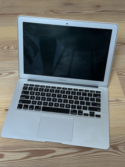 MacBook Air 13” (2015) – Para peças / não liga