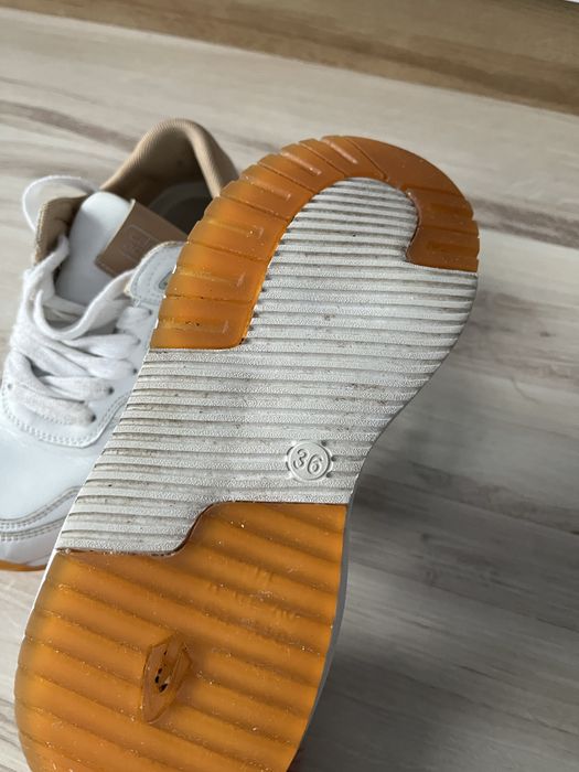 Białe skórzane sneakersy Camel Active 36