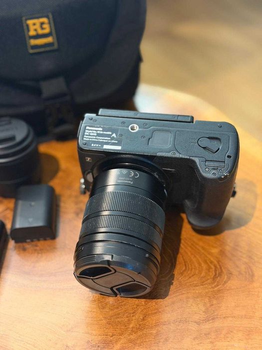 Panasonic Lumix GH5 + Leica 12–60 f/2.8–4 + 25 mm f/1.7  Zestaw