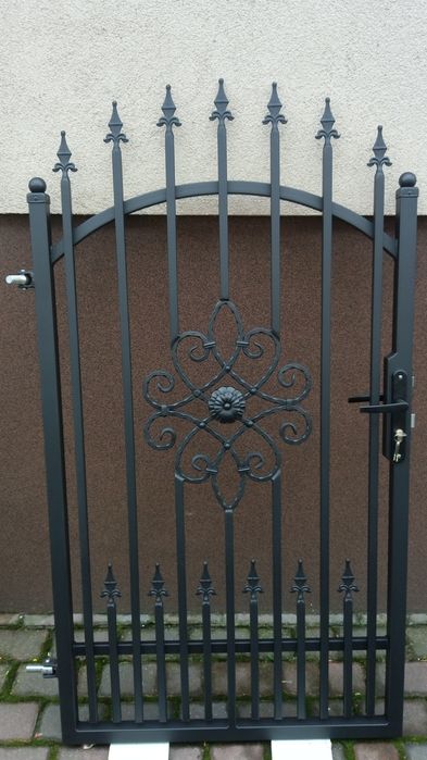 Brama z furtką i słupami