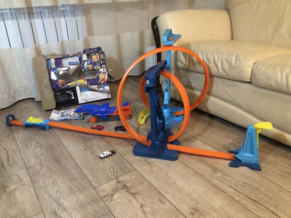 Hot Wheels трек акула  петля