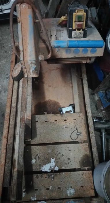 Piła do cięcia kostki i obrzeży.