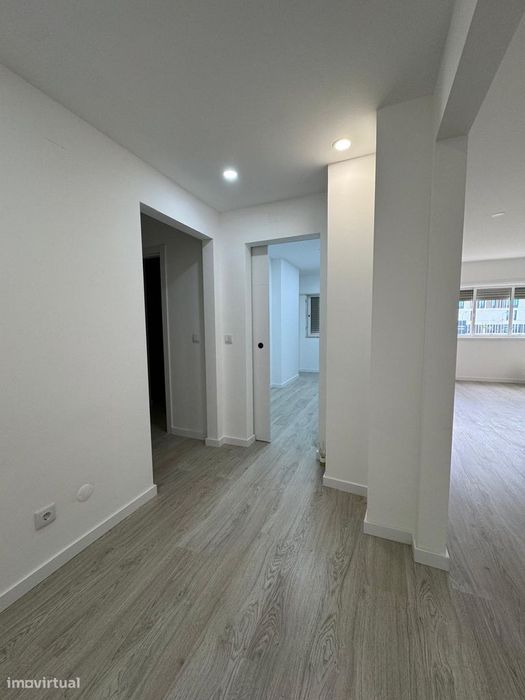 Fantástico Apartamento T2 Totalmente Remodelado com Parqueamento