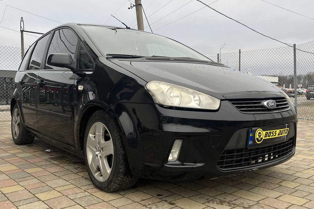 ID
50788

Ford C‑Max 2008 року з дизельним двигуном 1.6 — це практичний компактвен, створений для щоденного використання та економічних поїздок. Передній привід і механічна коробка передач забезпечують передбачувану керованість і помірну витрату пального, що робить авто зручним як у місті, так і на трасі.

Салон моделі продуманий і функціональний: зручні сидіння, хороша оглядовість і достатній простір для пасажирів та багажу. У комплектації зазвичай присутні кондиціонер, штатна магнітола з AUX‑входом, електросклопідйомники та центральний замок — усе необхідне для комфортної поїздки без зайвих надмірностей.

Автомобіль підходить тим, хто шукає надійний і економний транспорт із простим обслуговуванням та практичним інтер’єром. Він добре справляється з повсякденними завданнями та залишається актуальним завдяки своїй універсальності.