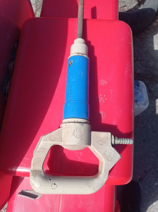 Młot pneumatyczny udarowy