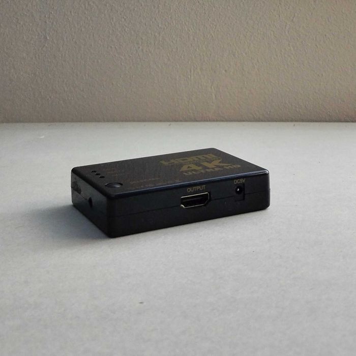 Dwie sztuki rozgałęźników hdmi - nowy i używany