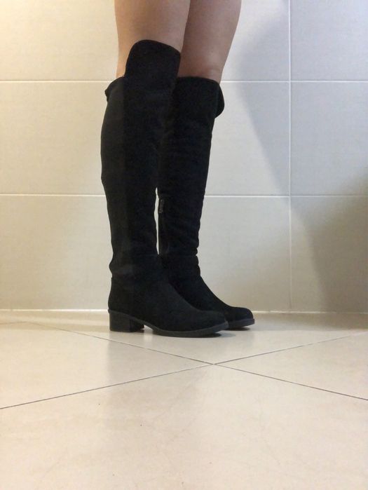 Botas pretas cano alto