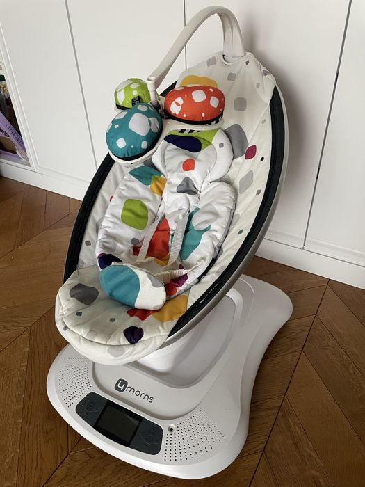 Заколисуючий центр Mamaroo 4Moms
