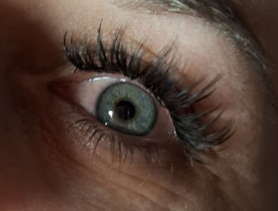 Przedłużanie, stylizacja rzęs