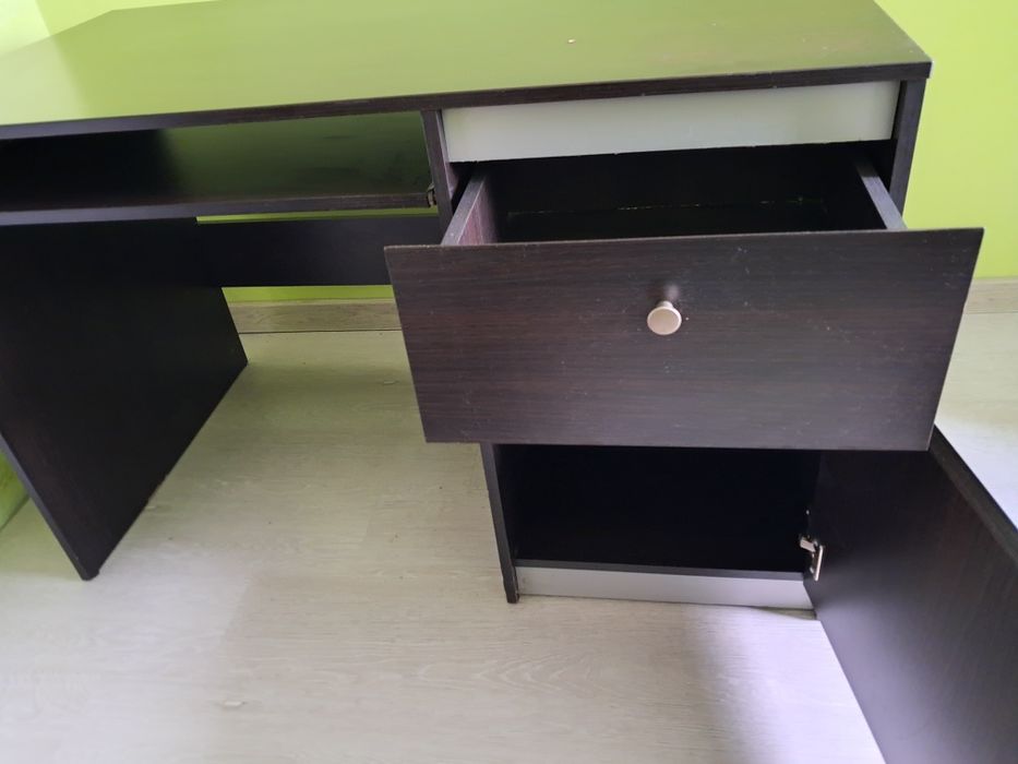 Biurko wenge duże solidne.
