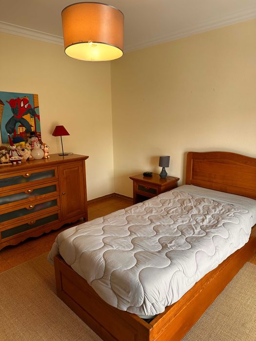 Mobília de quarto solteiro em cerejeira maciça com duas camas COMPLETO