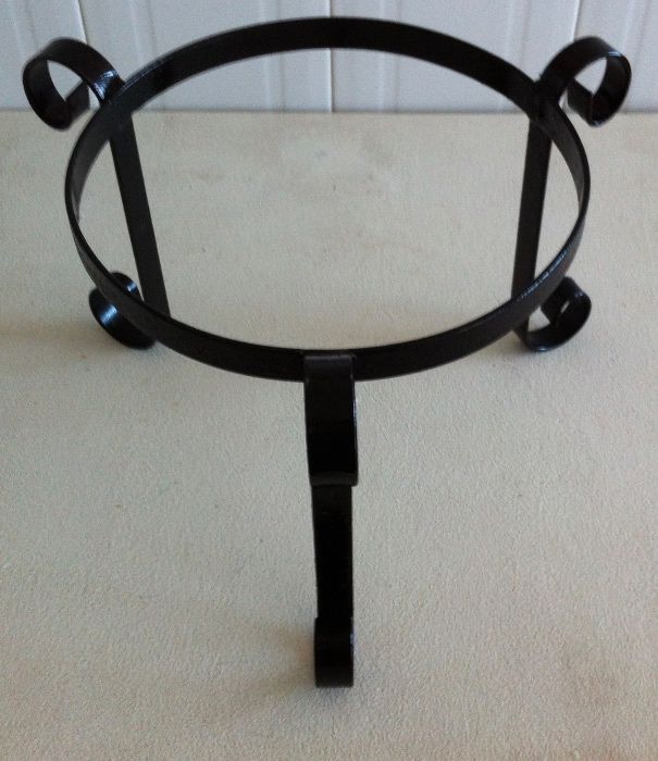 tripés antigos para potes ou vasos feitos a mão